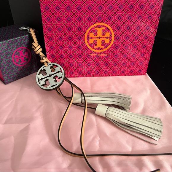 Tory Burch Miller Metallic Tassel Keychain Bag Charm - Picture 4 of 10
